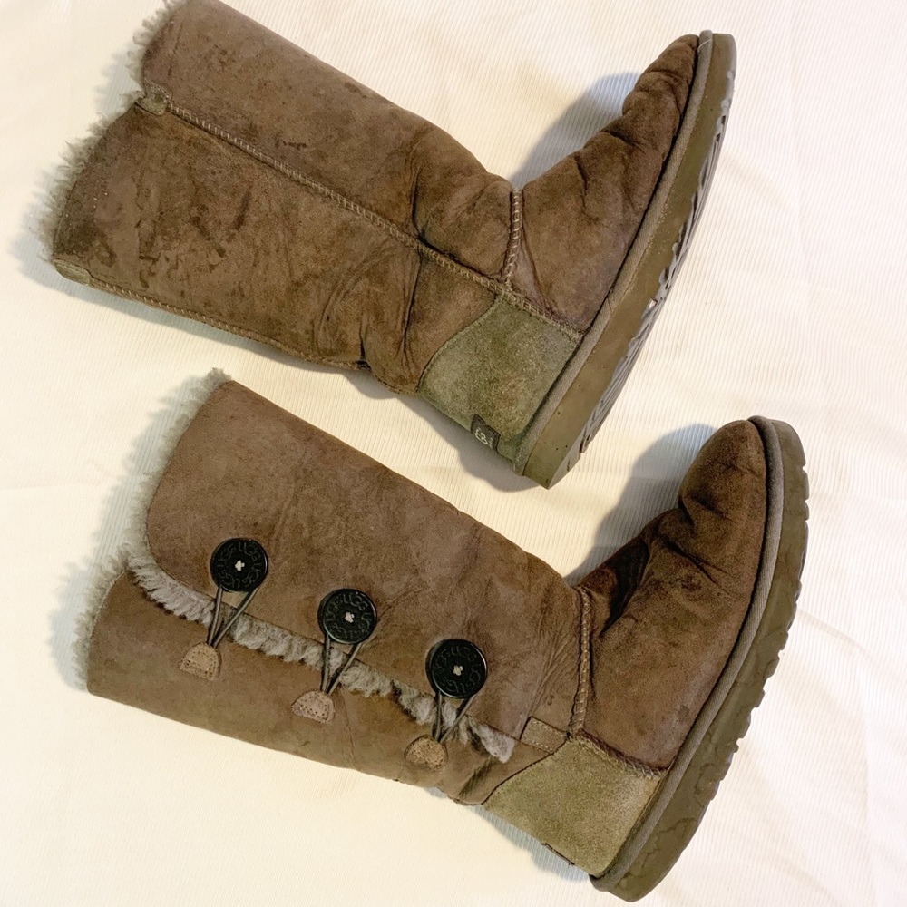 UGG Bailey Suede Button Triplet ||. SOLD
